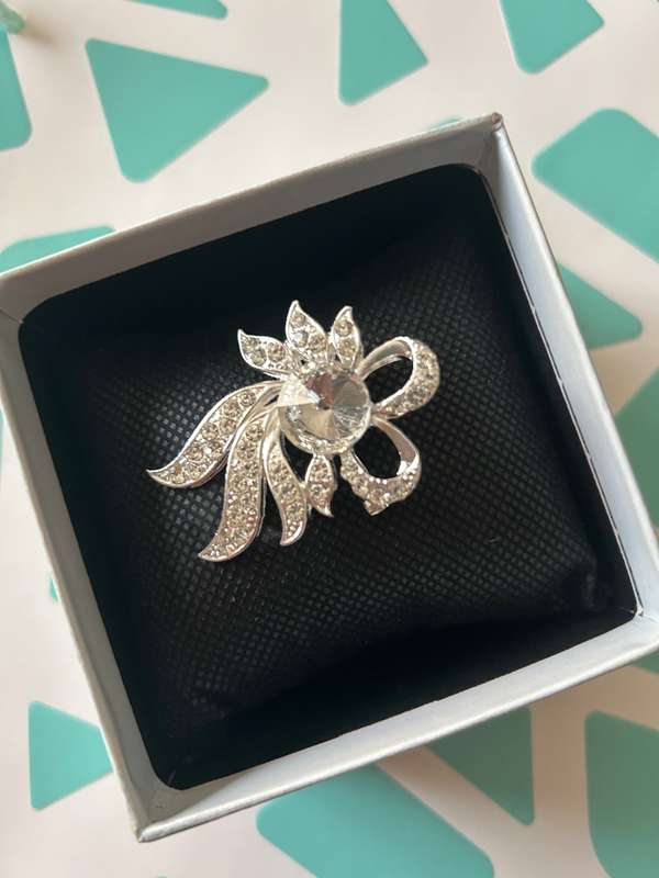 Diamante brooch cake decorating  silver