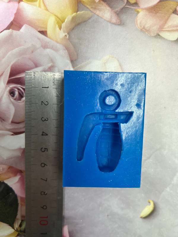 PRE LOVED Silicone Mould Grenate