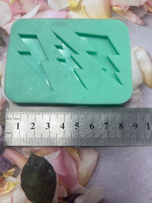 Pre Loved Silicone Mould Light Bolt