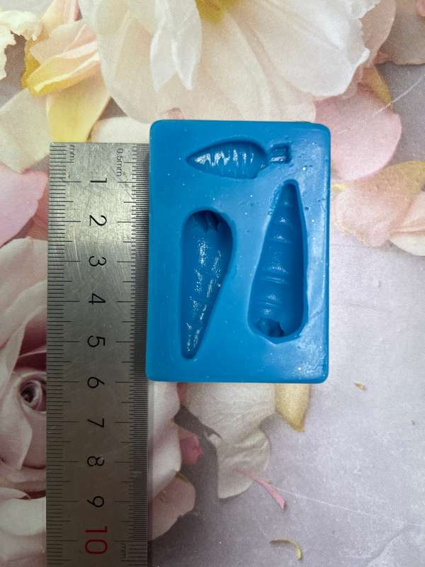 PRE LOVED Silicone Mould Carrots