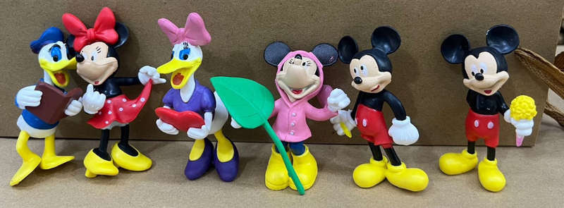 Mickey and minnie Mouse plastic figurines 6cm
