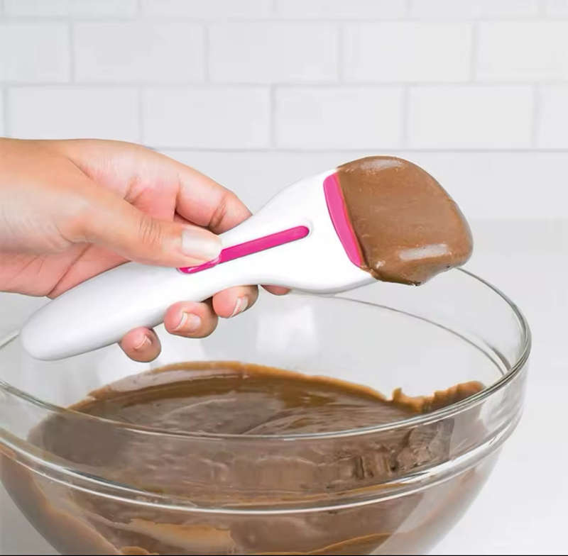 Cupcake Scoop with Silicone Plunger