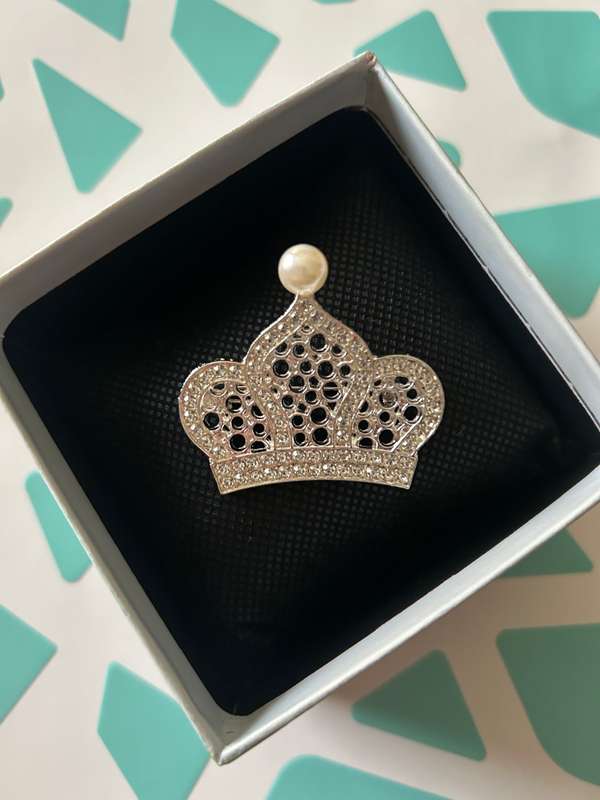 Diamante brooch cake decorating crown silver