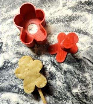 POP004 Gingerman Cake Pop Former