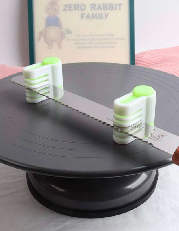 Precision Cake Slicer