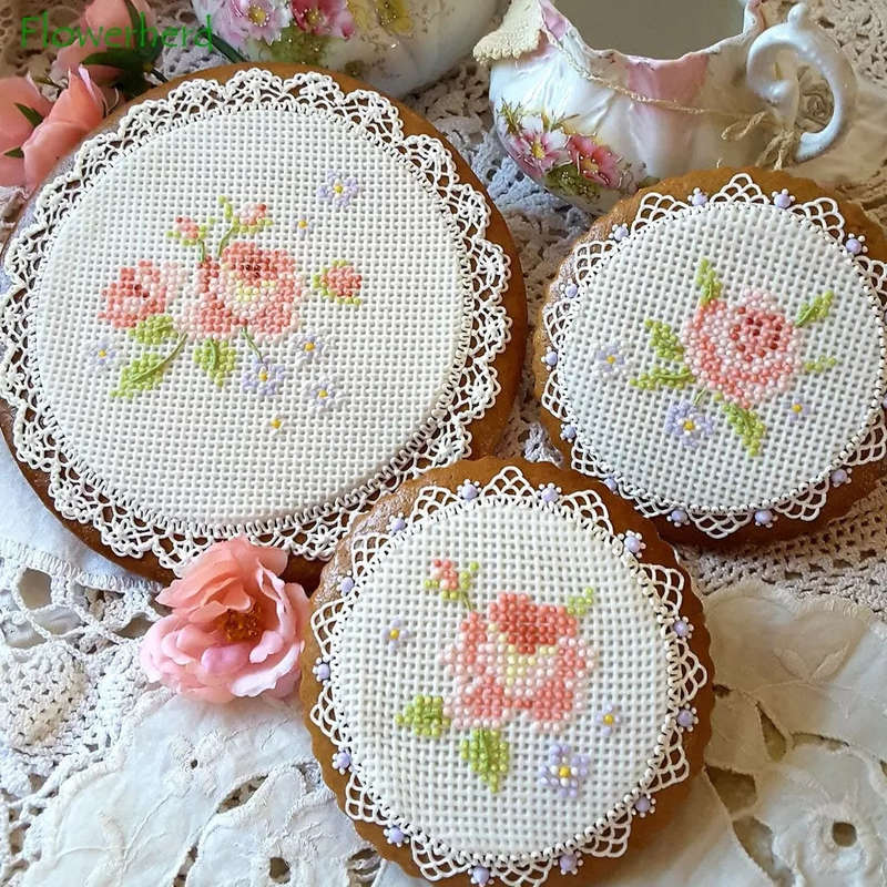 Cross Stitch hessian lace mat 12.5cm