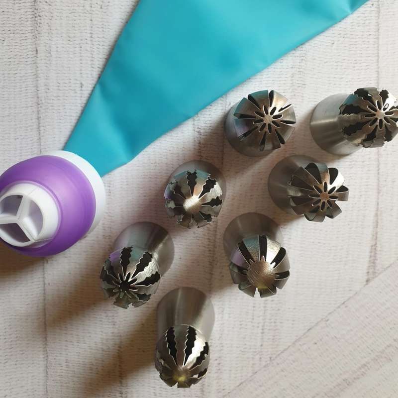 Yg13 7pc Russian cream nozzle set with piping bag and coupler