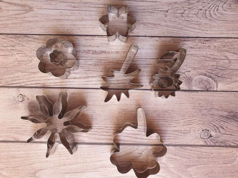 Metal Fondant cutters, flowers and leaves