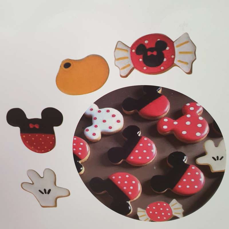 Mickey, Minnie Mouse plastic cutter set
