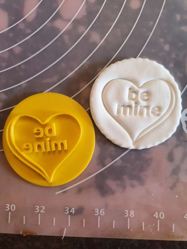 Cupcake Stamp 6cm Be Mine Valentine