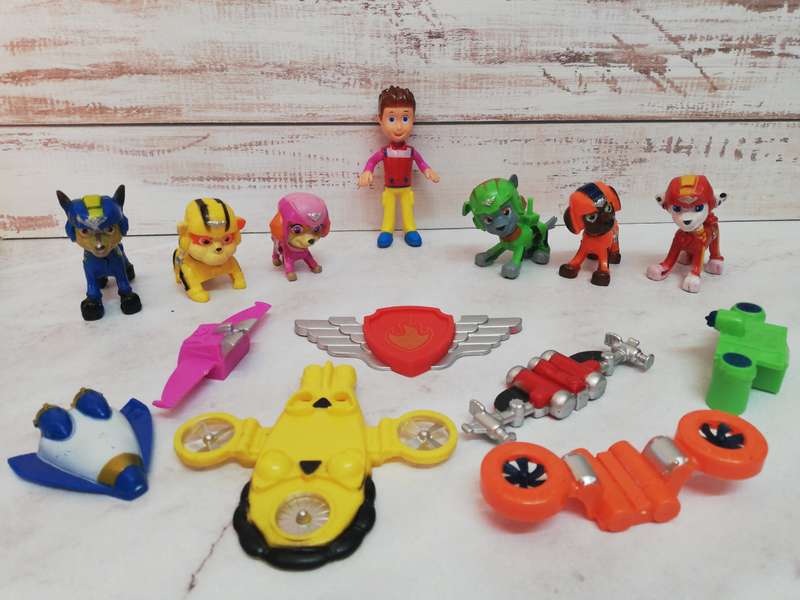 Paw patrol dog plastic figurine set. perfect to use as cake toppers