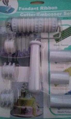 Fondant ribbon cutter roller
