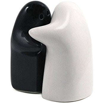 Hug salt and pepper shakers