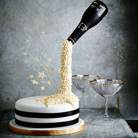 Pouring gravity cake kit