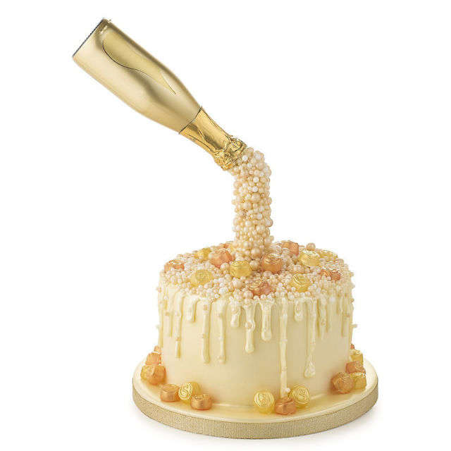 Pouring gravity cake kit
