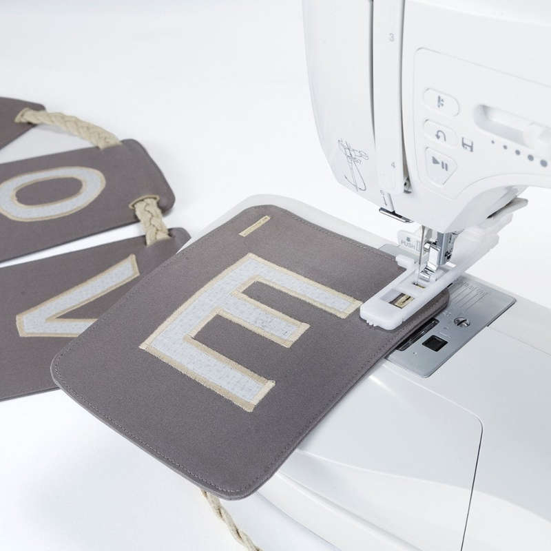 Singer 7640 - Confidence Sewing Machine - Domestic