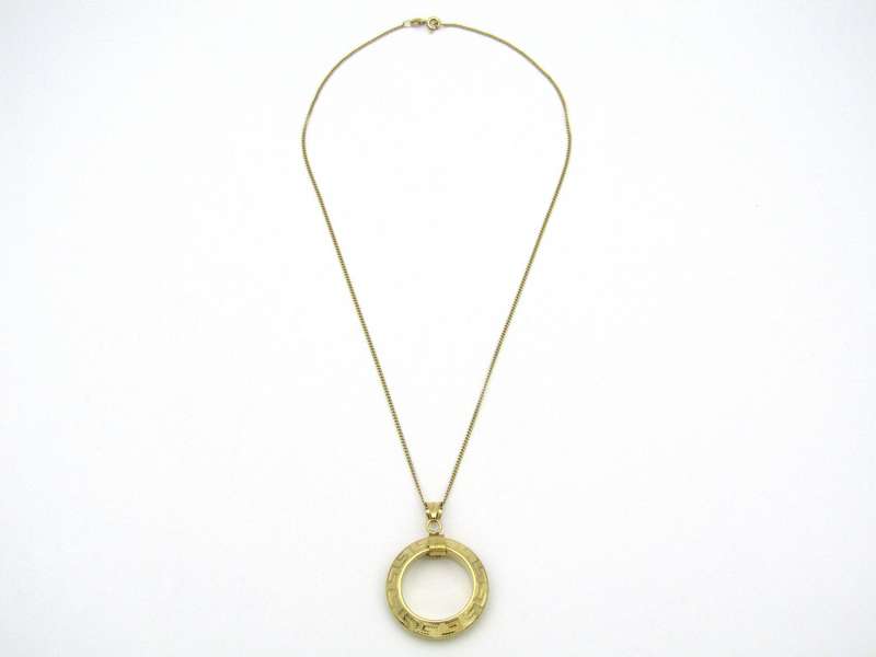 18K gold Versace style Greek key pattern pendant.