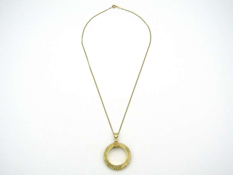 18K gold Versace style Greek key pattern pendant.