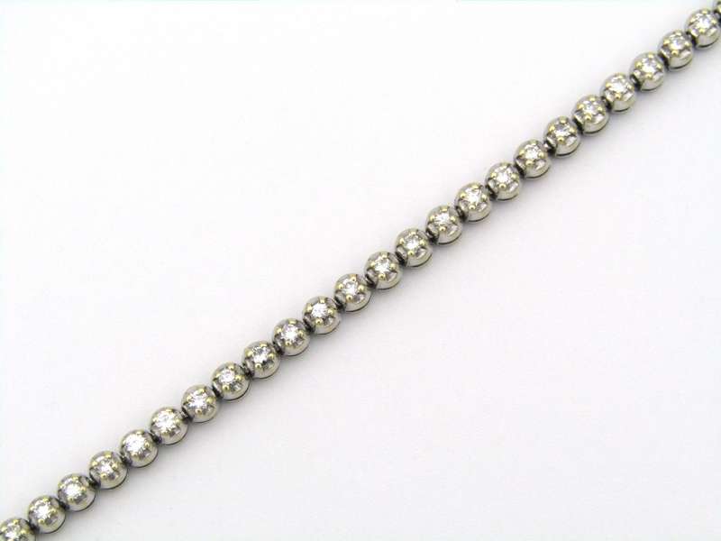 18K gold diamond tennis bracelet.