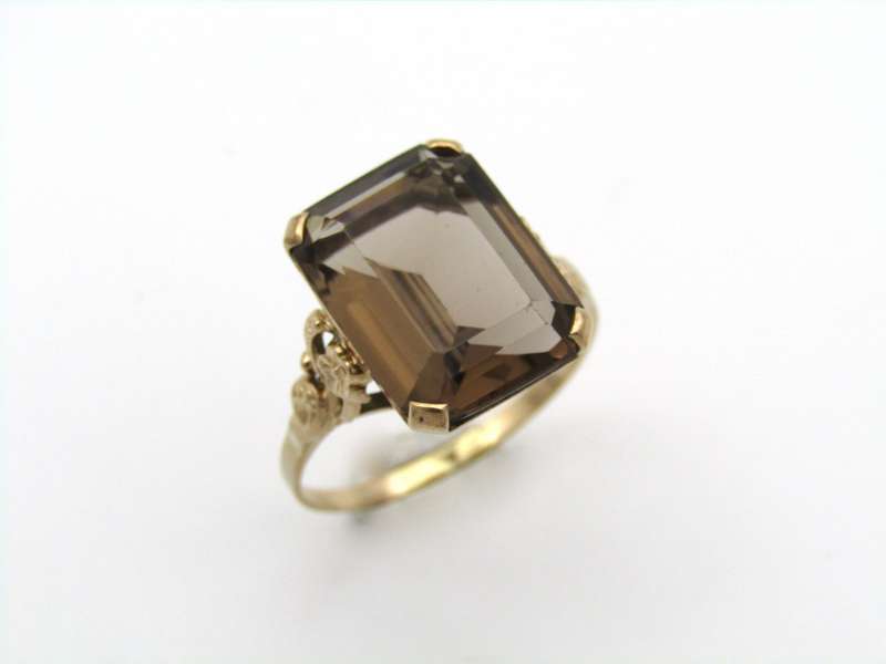 9K gold smoky quartz ring.