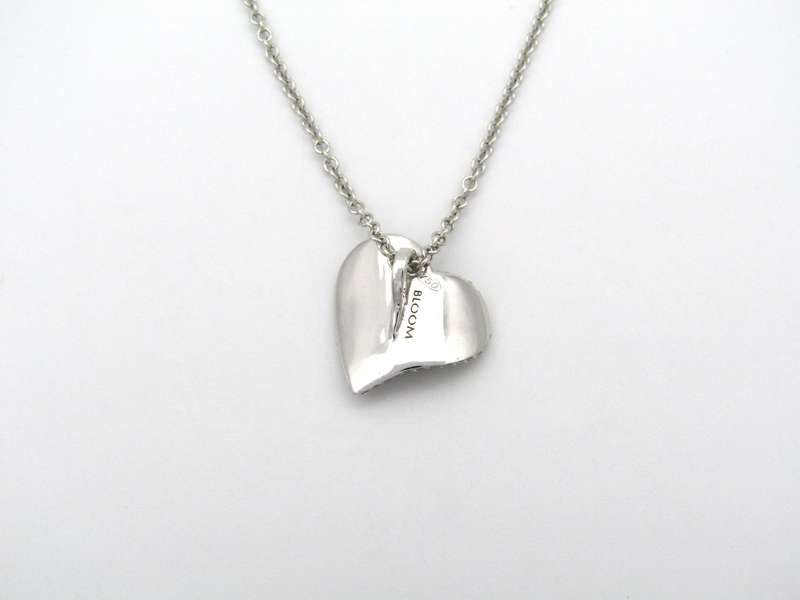 18K gold diamond heart pendant.