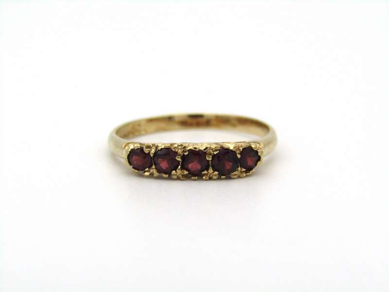 9K gold garnet ring.