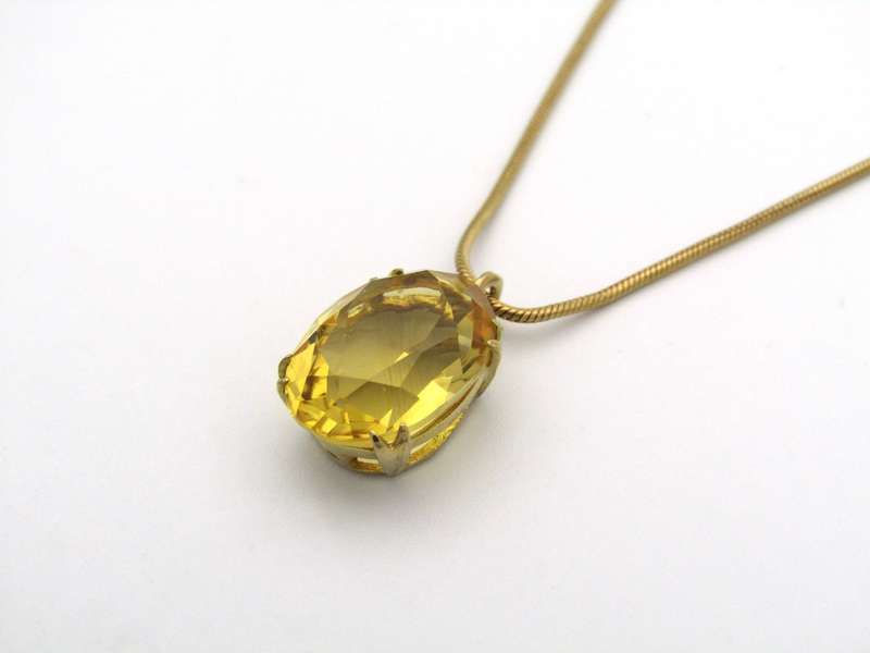 9K gold citrine pendant.