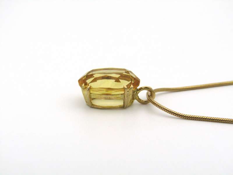 9K gold citrine pendant.