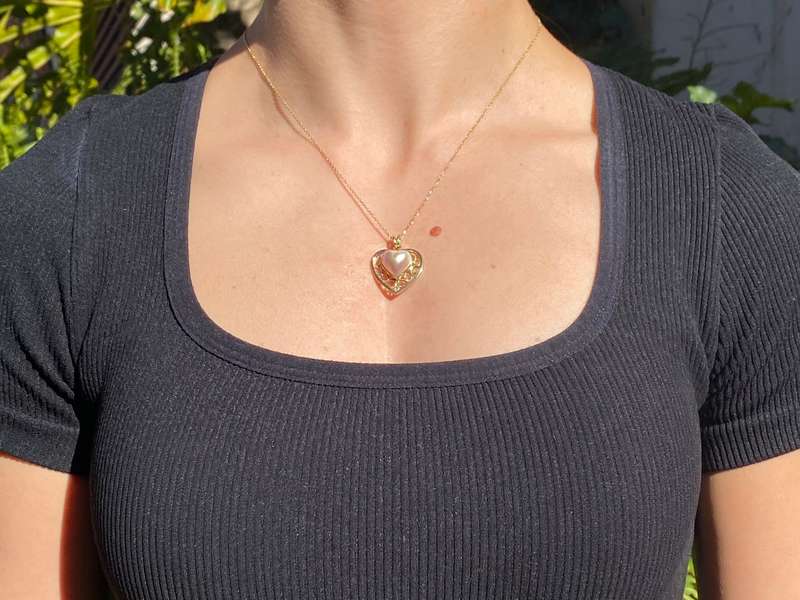 9K gold pink mabe pearl filigree heart pendant.