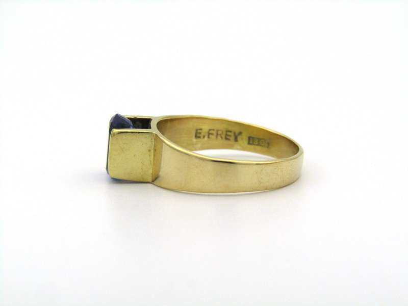 18K gold sapphire ring by Erich Frey.