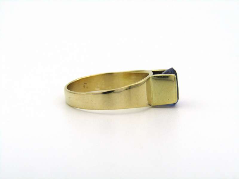 18K gold sapphire ring by Erich Frey.
