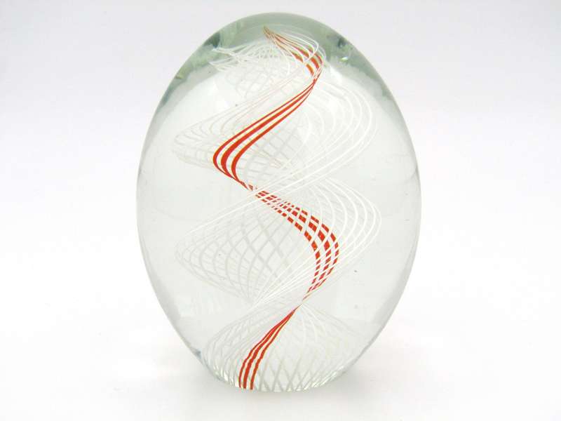 Murano Egg-shaped Art Glass paperweight, Circa 1970.