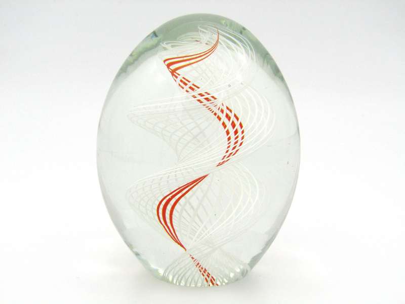 Murano Egg-shaped Art Glass paperweight, Circa 1970.