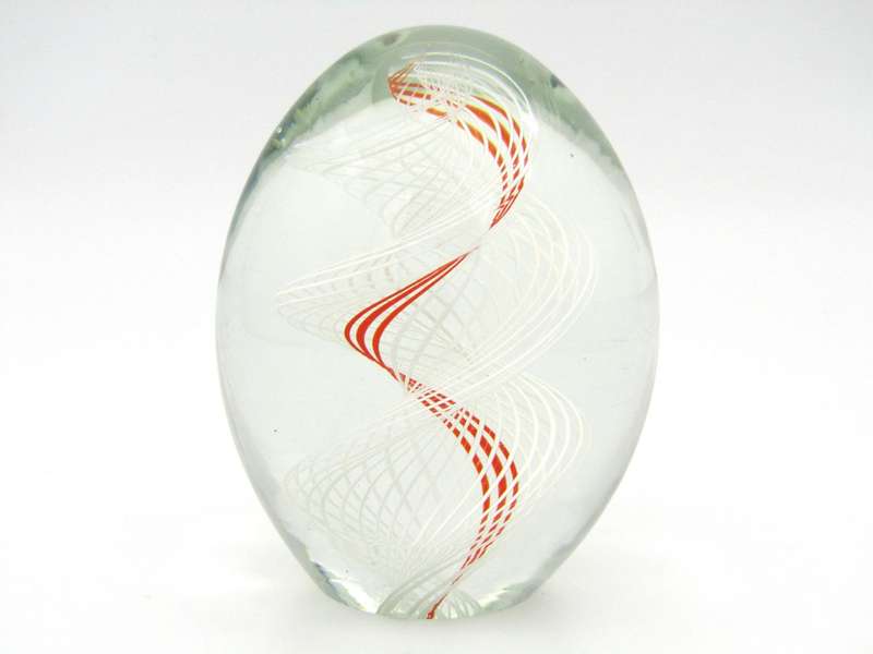 Murano Egg-shaped Art Glass paperweight, Circa 1970.