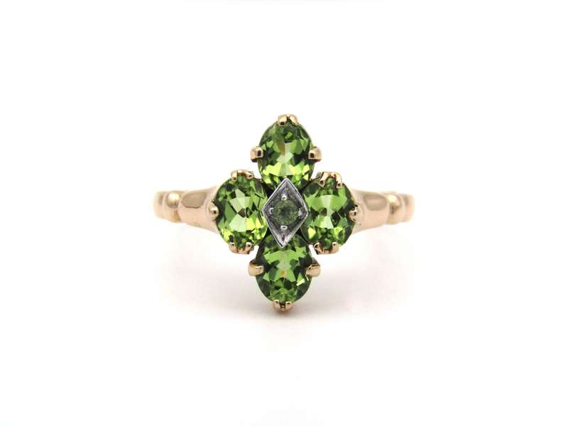 9K gold vintage peridot ring.