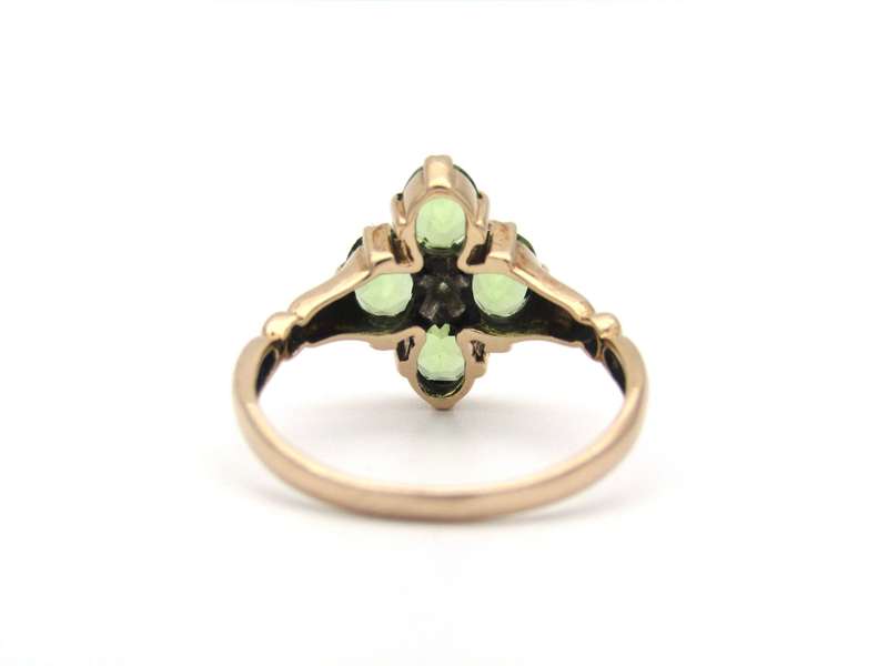 9K gold vintage peridot ring.