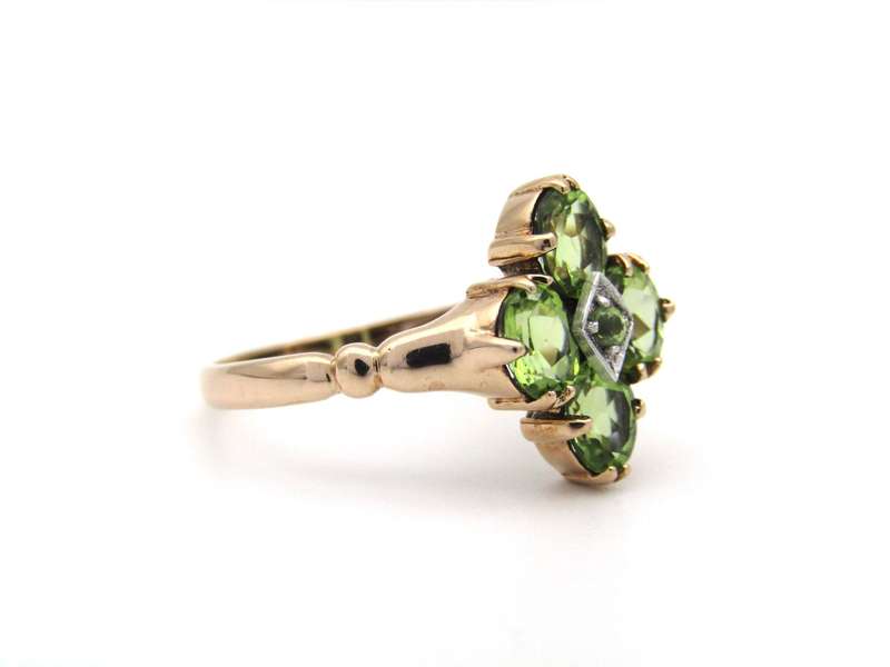 9K gold vintage peridot ring.