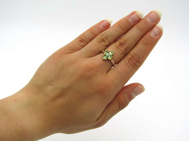 9K gold vintage peridot ring.