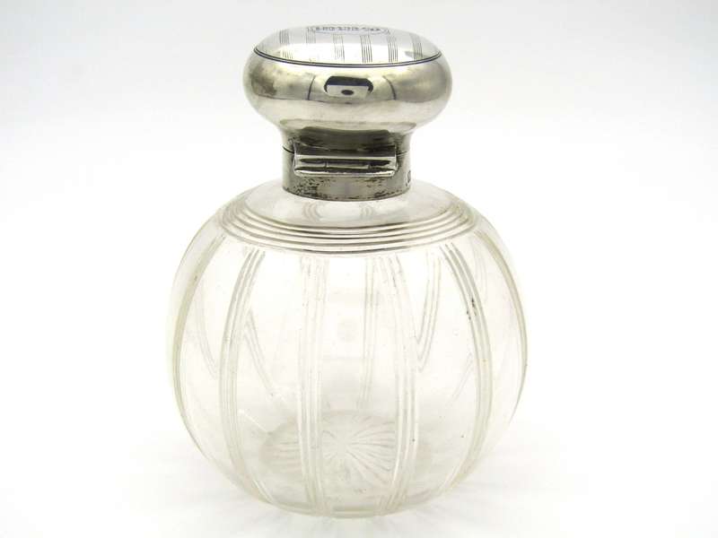 Silver-topped scent bottle by Mappin & Webb, London, 1915.