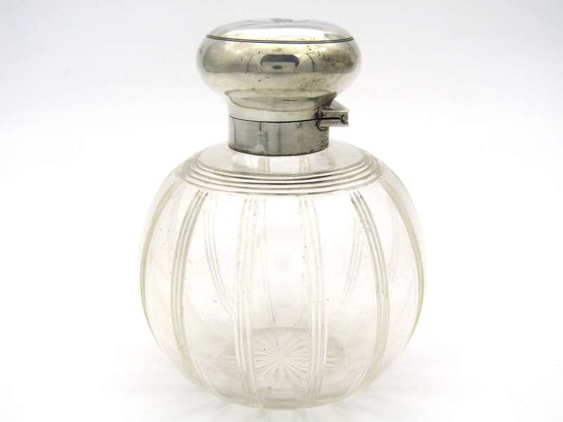 Silver-topped scent bottle by Mappin & Webb, London, 1915.