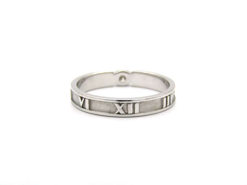 18K gold Tiffany & Co. Atlas diamond ring.
