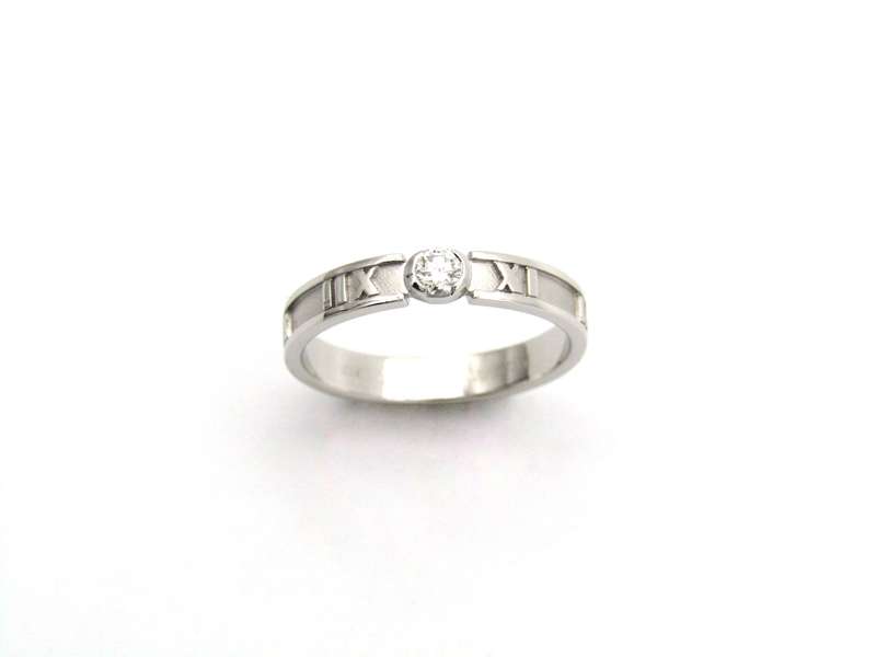 18K gold Tiffany & Co. Atlas diamond ring.