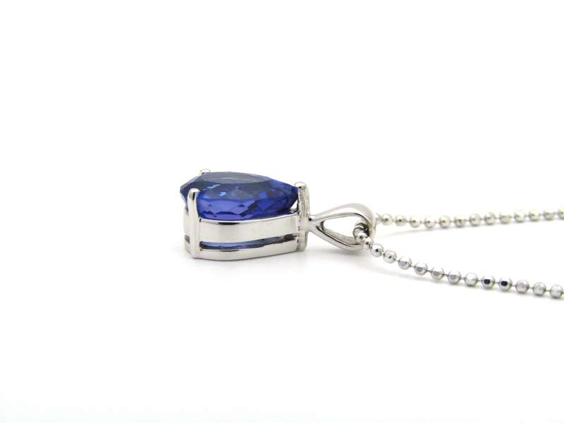 18K gold tanzanite pendant with 18K gold chain.