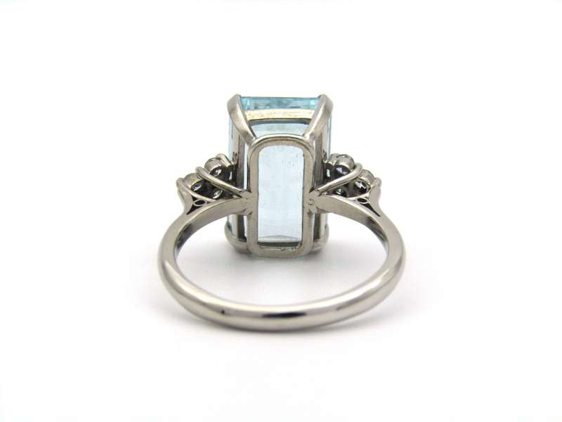 18K gold aquamarine and diamond ring, London, 1973.