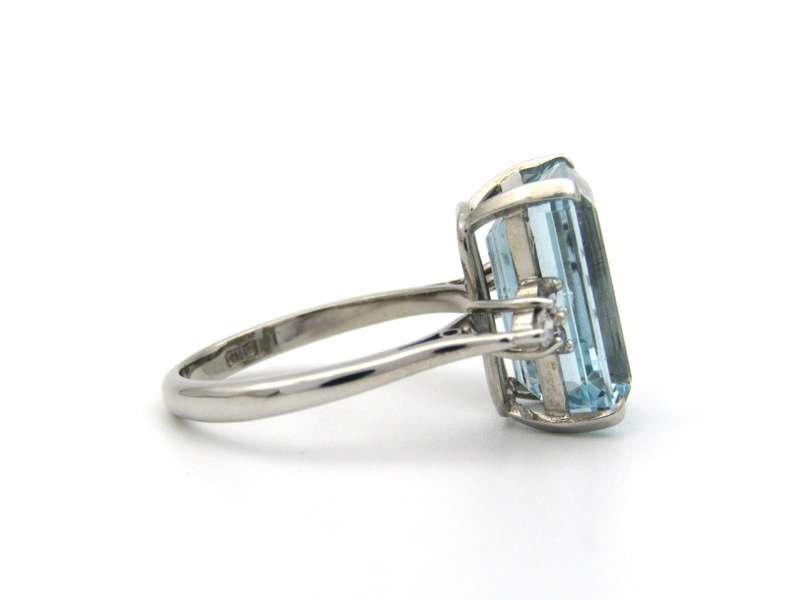 18K gold aquamarine and diamond ring, London, 1973.