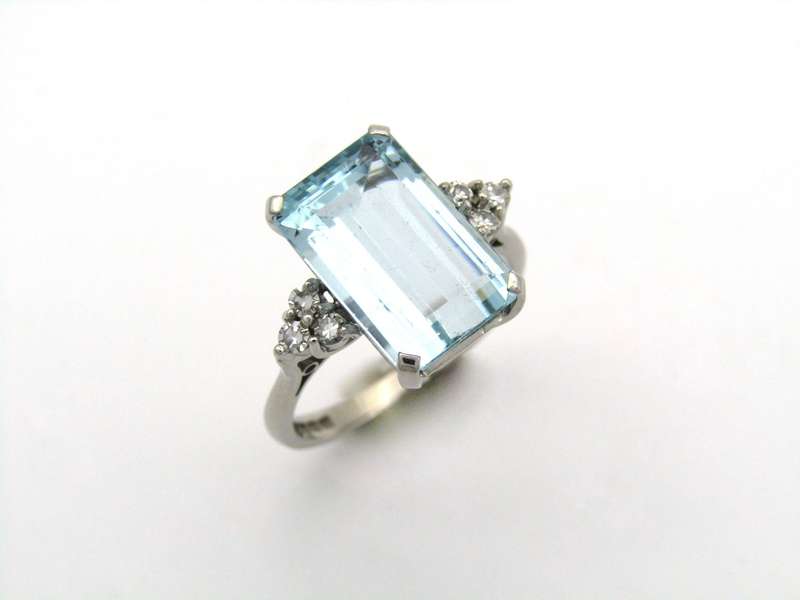 18K gold aquamarine and diamond ring, London, 1973.