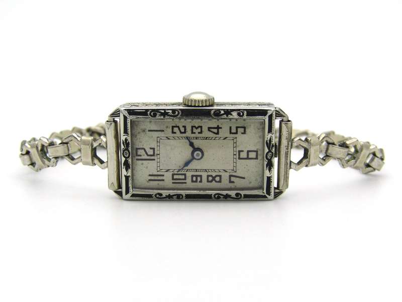 18K gold Art Deco wristwatch, America, circa 1920.