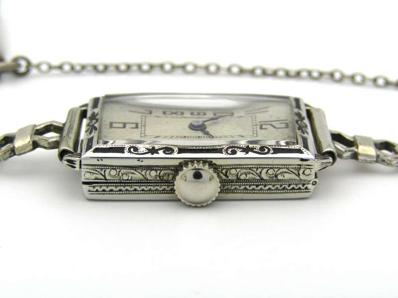 18K gold Art Deco wristwatch, America, circa 1920.