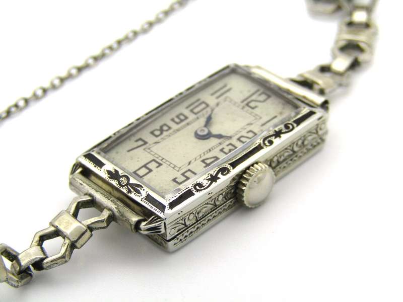 18K gold Art Deco wristwatch, America, circa 1920.