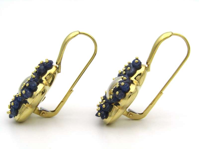 18K gold sapphire flower earring by Le Gi of Italy, circa 1990.